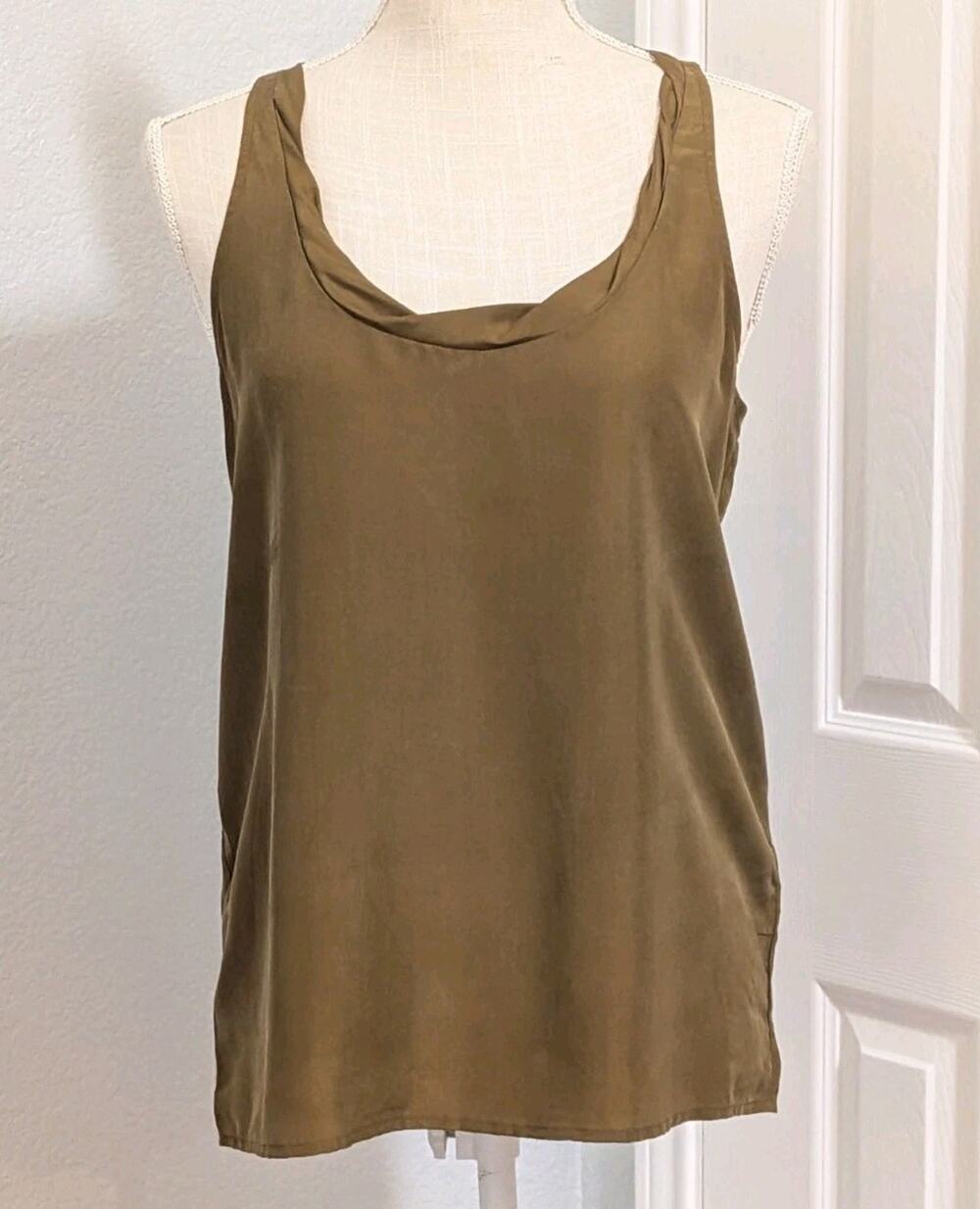 J Crew 100% Silk Tank Top Women Size SMALL/2 Sleeveless Blouse Olive/Khaki Green